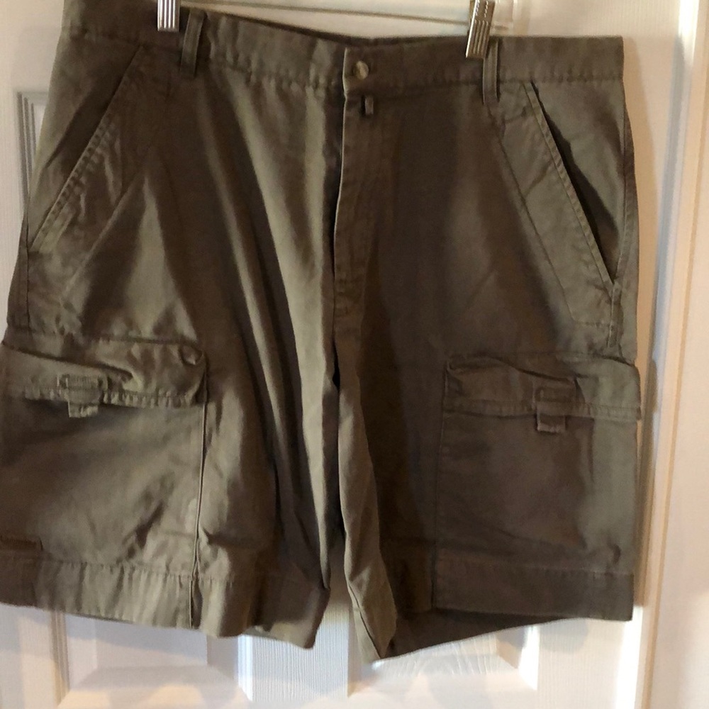 Columbia; size 38 khaki shorts